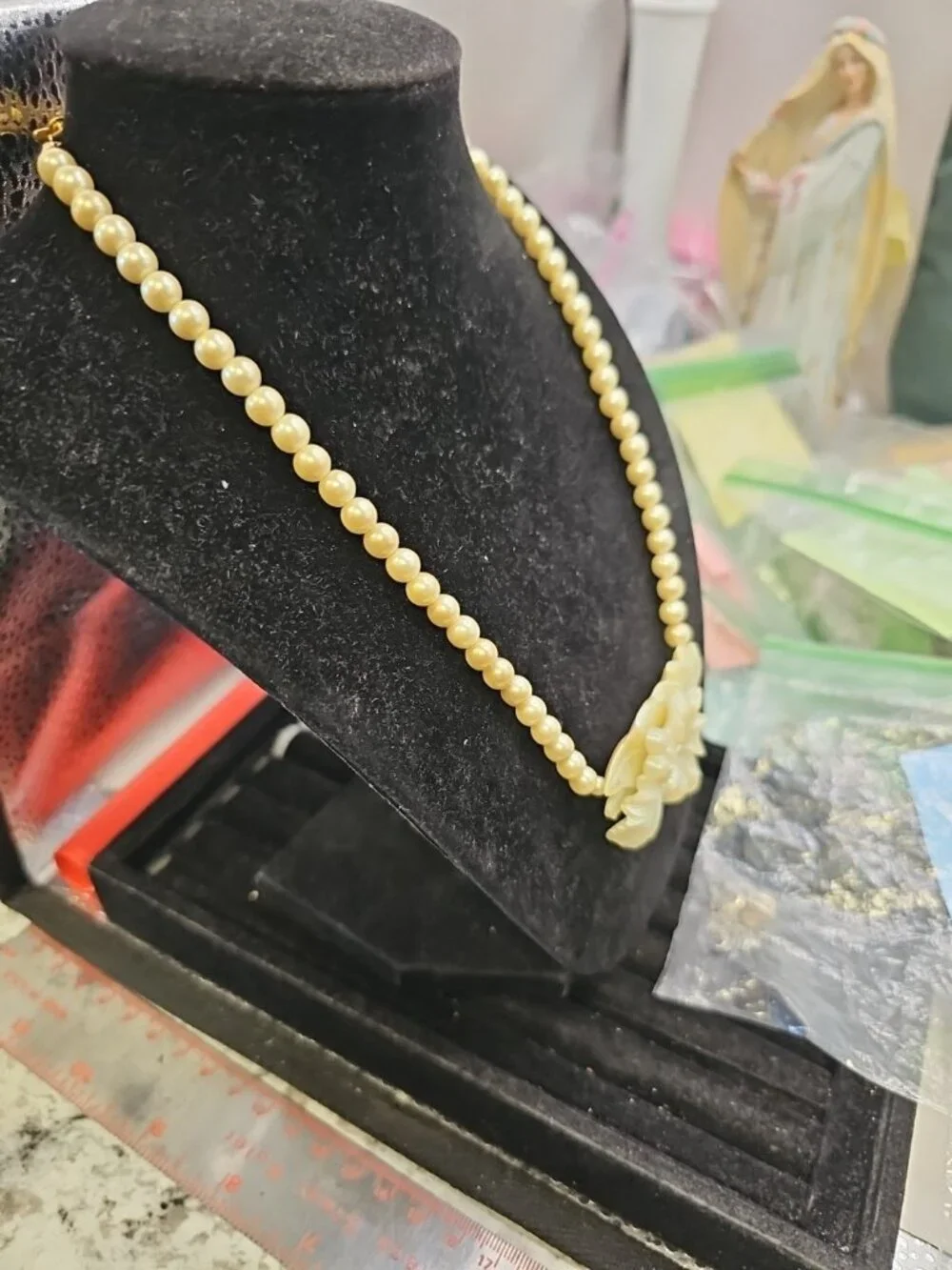 Necklace  Avon Faux Frosted  Pearl Clear Colorless Rhinestones 1991 Hook Closure